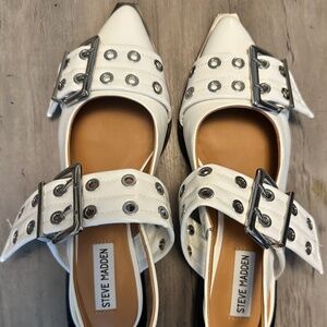 Steve Madden Grand Ave slingback buckle shoes in white size 7.5